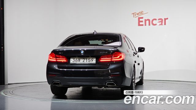 BMW 5-Series 530i xDrive M Sport Package