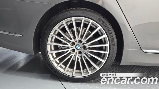 BMW 7-Series 740i Design Pure Excellence