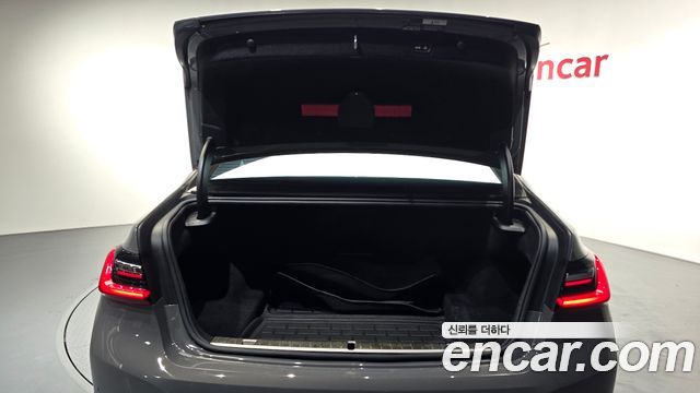 BMW 7-Series 740i Design Pure Excellence