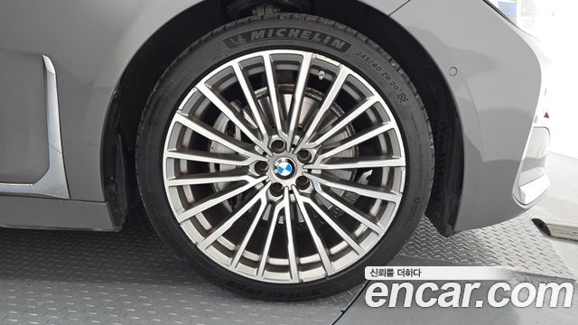 BMW 7-Series 740i Design Pure Excellence