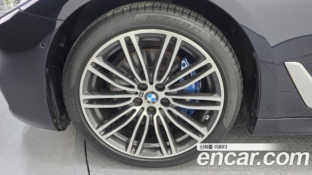 BMW 5-Series 530i xDrive M Sport Package Plus