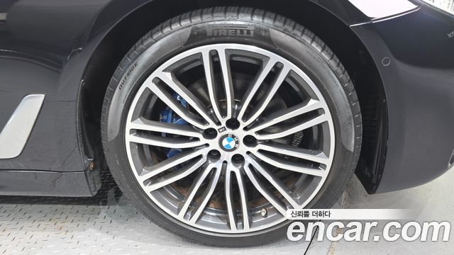 BMW 5-Series 530i xDrive M Sport Package Plus