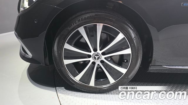 Mercedes-Benz E-Class E300e 4MATIC Exclusive