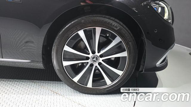 Mercedes-Benz E-Class E300e 4MATIC Exclusive