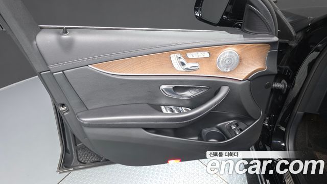 Mercedes-Benz E-Class E300e 4MATIC Exclusive