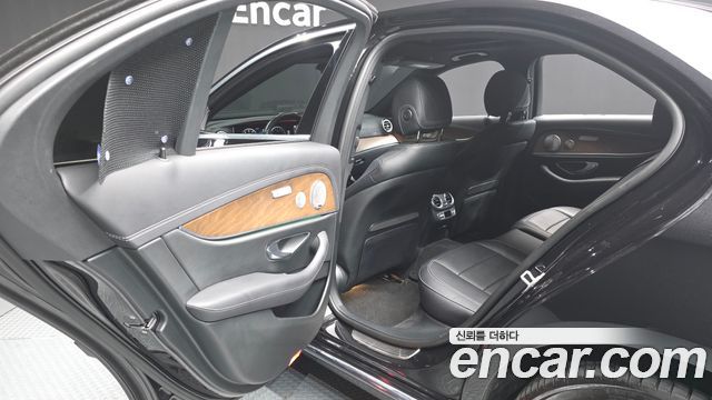 Mercedes-Benz E-Class E300e 4MATIC Exclusive