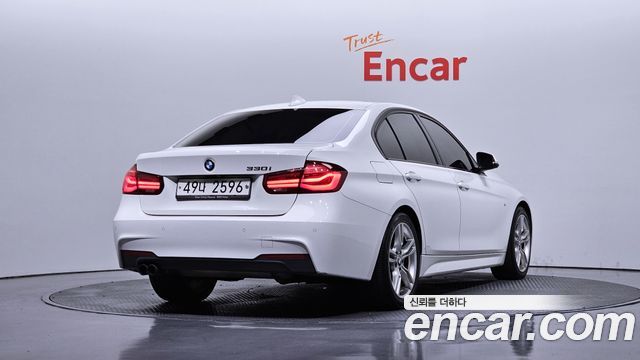 BMW 3-Series 330i M Sport Shadow