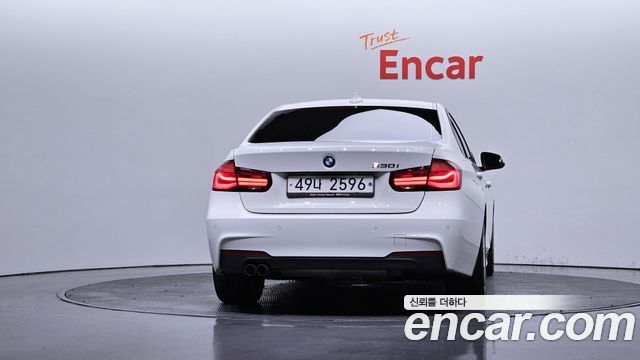 BMW 3-Series 330i M Sport Shadow