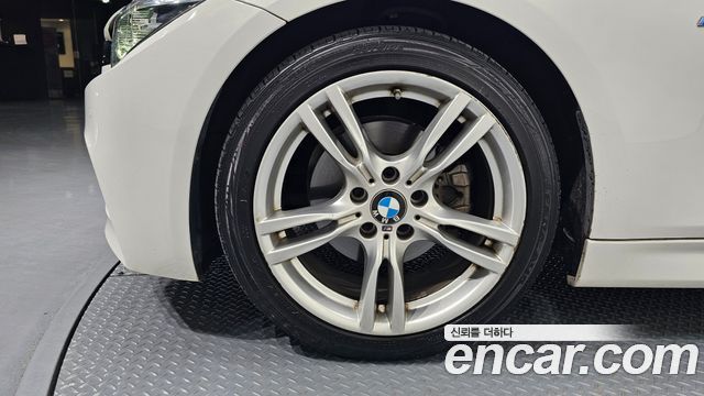 BMW 3-Series 330i M Sport Shadow