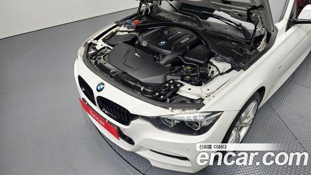 BMW 3-Series 330i M Sport Shadow