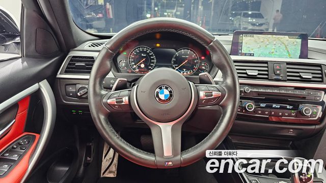 BMW 3-Series 330i M Sport Shadow