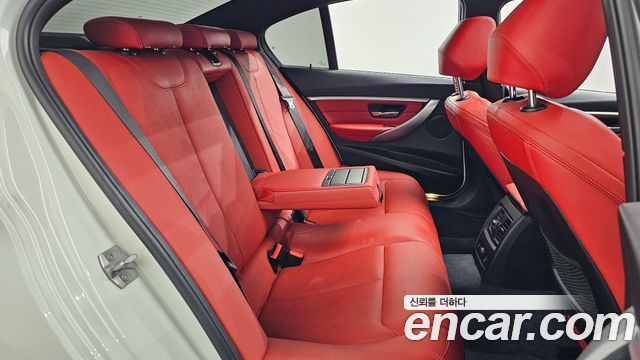 BMW 3-Series 330i M Sport Shadow