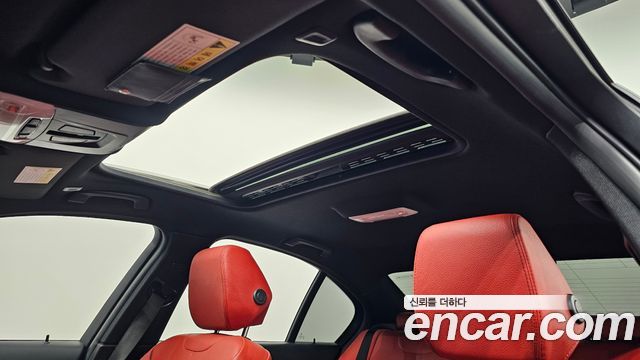 BMW 3-Series 330i M Sport Shadow