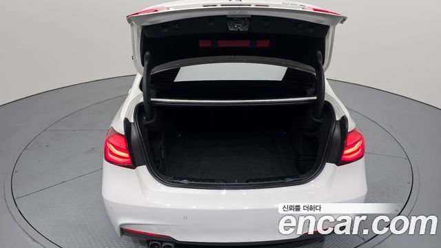 BMW 3-Series 330i M Sport Shadow