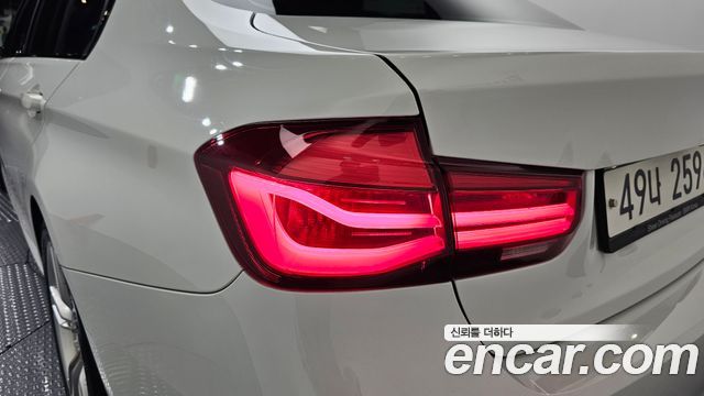 BMW 3-Series 330i M Sport Shadow