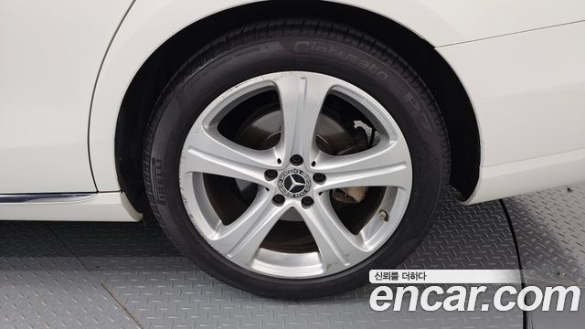 Mercedes-Benz E-Class E200 Avantgarde