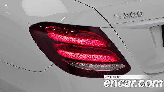 Mercedes-Benz E-Class E200 Avantgarde