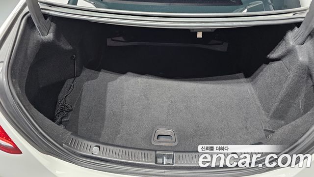 Mercedes-Benz E-Class E200 Avantgarde
