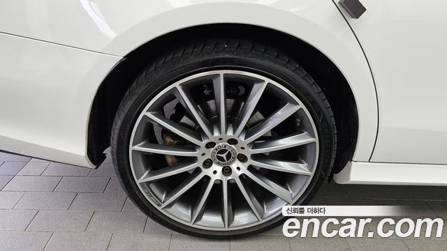 Mercedes-Benz E-Class E350 4MATIC AMG Line