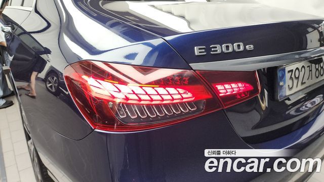 Mercedes-Benz E-Class E300e 4MATIC Exclusive