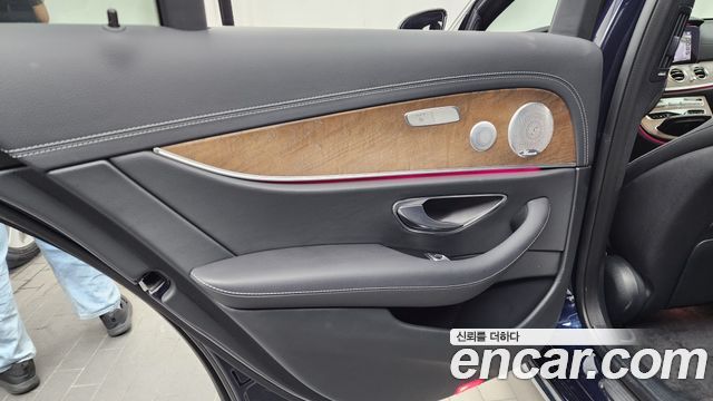 Mercedes-Benz E-Class E300e 4MATIC Exclusive