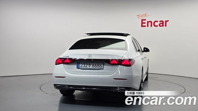 Mercedes-Benz E-Class E200 Avantgarde