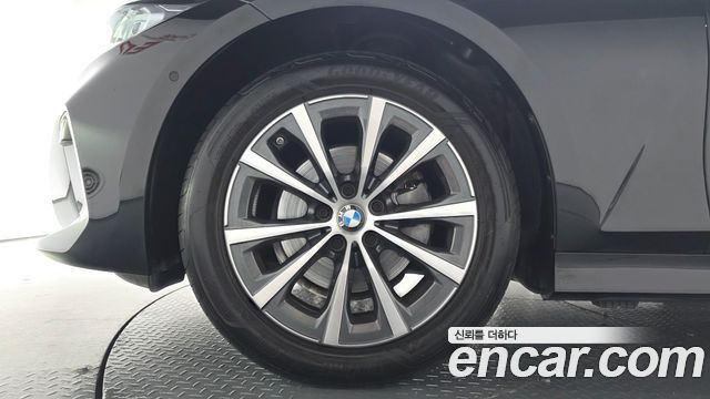 BMW 3-Series 320i