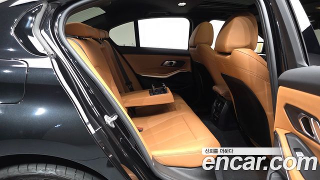 BMW 3-Series 320i