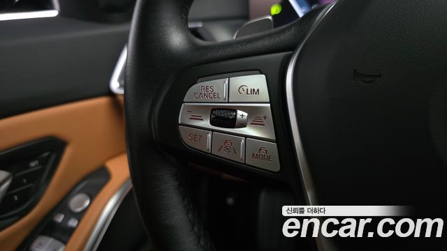 BMW 3-Series 320i