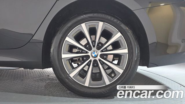 BMW 3-Series 320i