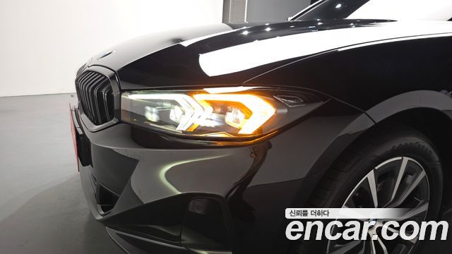 BMW 3-Series 320i