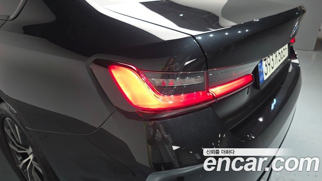 BMW 3-Series 320i
