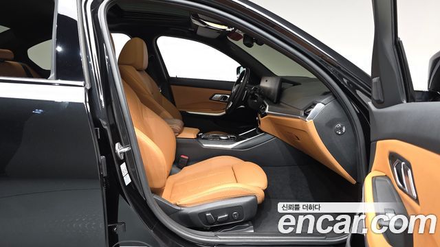 BMW 3-Series 320i