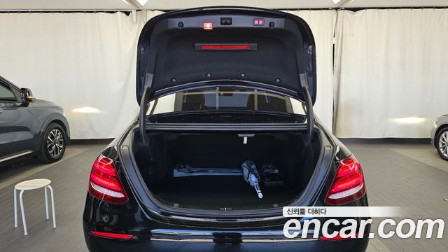 Mercedes-Benz E-Class E220d 4MATIC Avantgarde