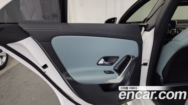 Mercedes-Benz CLA-Class CLA250 4MATIC