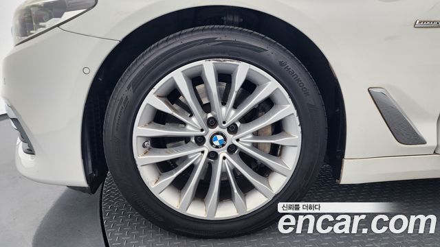 BMW 5-Series 530i xDrive Luxury Plus