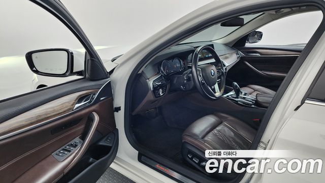 BMW 5-Series 530i xDrive Luxury Plus