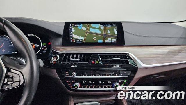 BMW 5-Series 530i xDrive Luxury Plus