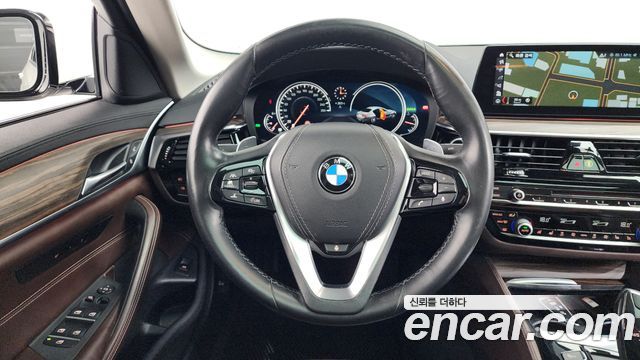 BMW 5-Series 530i xDrive Luxury Plus
