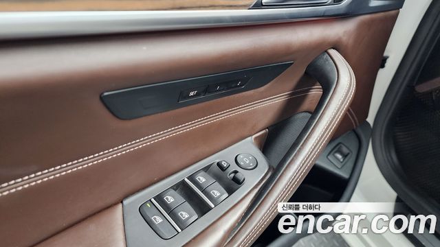 BMW 5-Series 530i xDrive Luxury Plus
