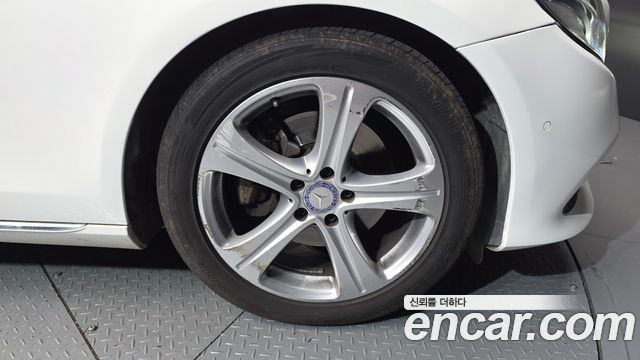Mercedes-Benz E-Class E220d Avantgarde