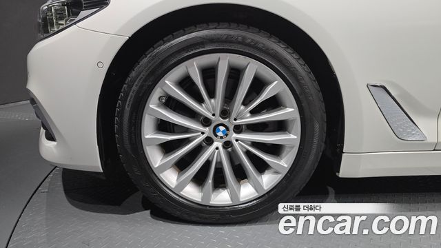 BMW 5-Series 520d xDrive Luxury Plus
