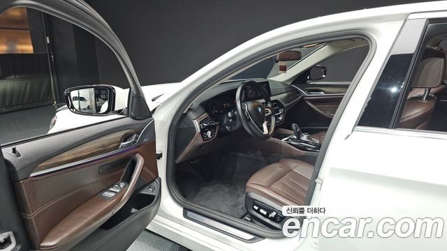 BMW 5-Series 520d xDrive Luxury Plus