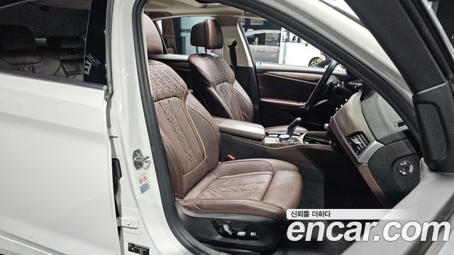 BMW 5-Series 520d xDrive Luxury Plus