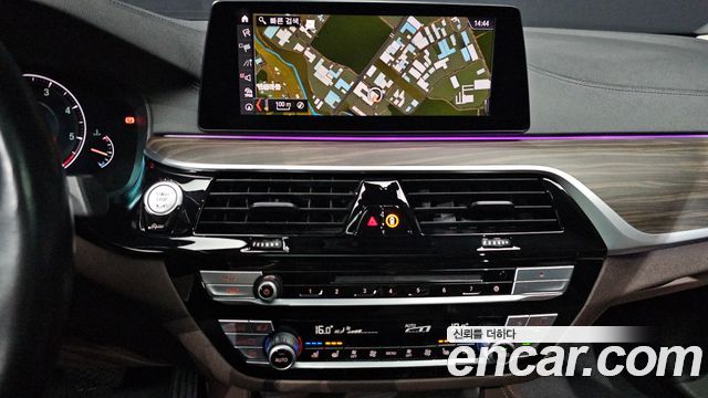 BMW 5-Series 520d xDrive Luxury Plus