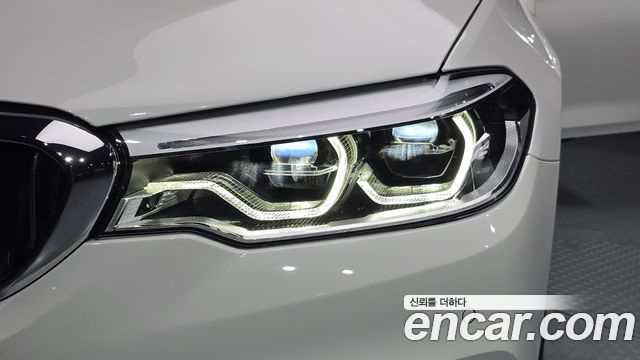 BMW 5-Series 520d xDrive Luxury Plus