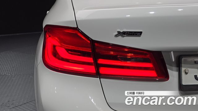 BMW 5-Series 520d xDrive Luxury Plus