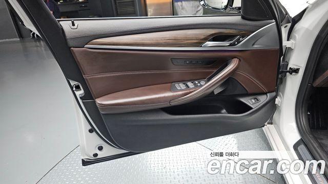 BMW 5-Series 520d xDrive Luxury Plus