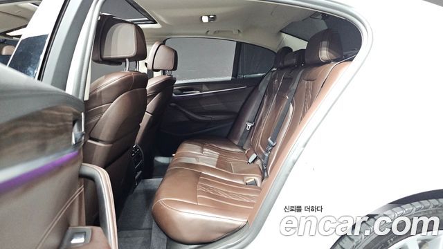 BMW 5-Series 520d xDrive Luxury Plus