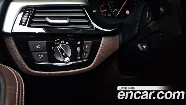 BMW 5-Series 520d xDrive Luxury Plus